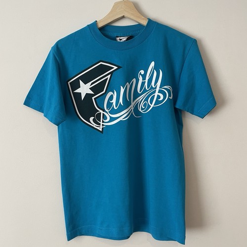 Famous Stars & Straps Y2K Killer Distribution T-Shirt Small Blau Big Print Brustumfang