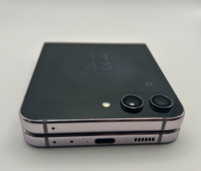 Galaxy Z Flip5 256GB Lavender - For Parts/ Repairs