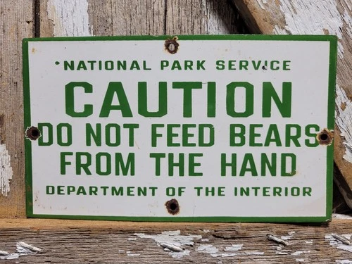 VINTAGE NATIONAL PARK SERVICE PORCELAIN SIGN CAUTION DO NOT FEED BEARS SMOKEY