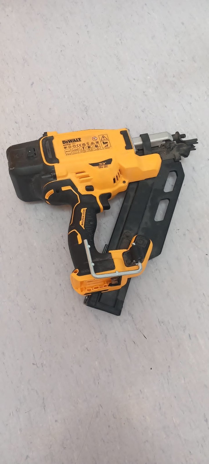 DEWALT DCN930 18V XR 브러시리스 30° 프레임 네일러 (노란색/검은색) 2