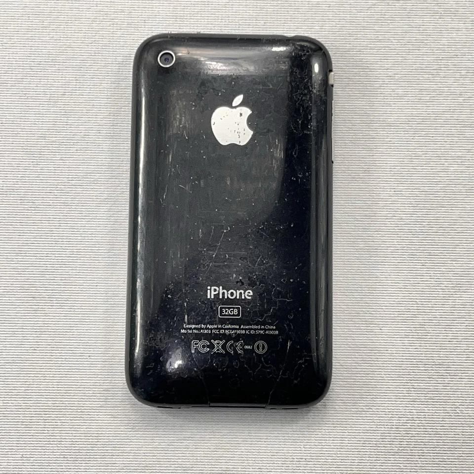 Apple iPhone 3GS 32GB Black A1303 Factory Reset w/ Cable – Tested Used - Image 2 of 4