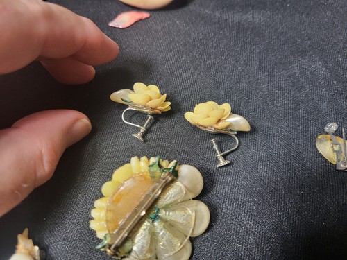 Antique, Jewelry lot, Made with Tiny Sea Shells, Coral? and Crafted Rabbit? - Picture 21 of 21