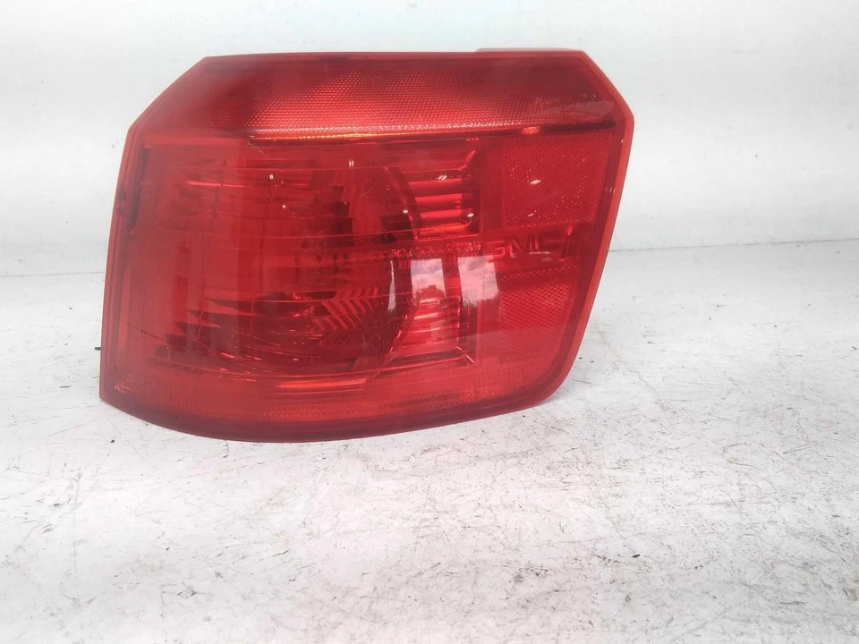 Used Right Tail Light Assembly fits: 2011 Gmc Terrain quarter panel mounted Righ - Imagem 2 de 4