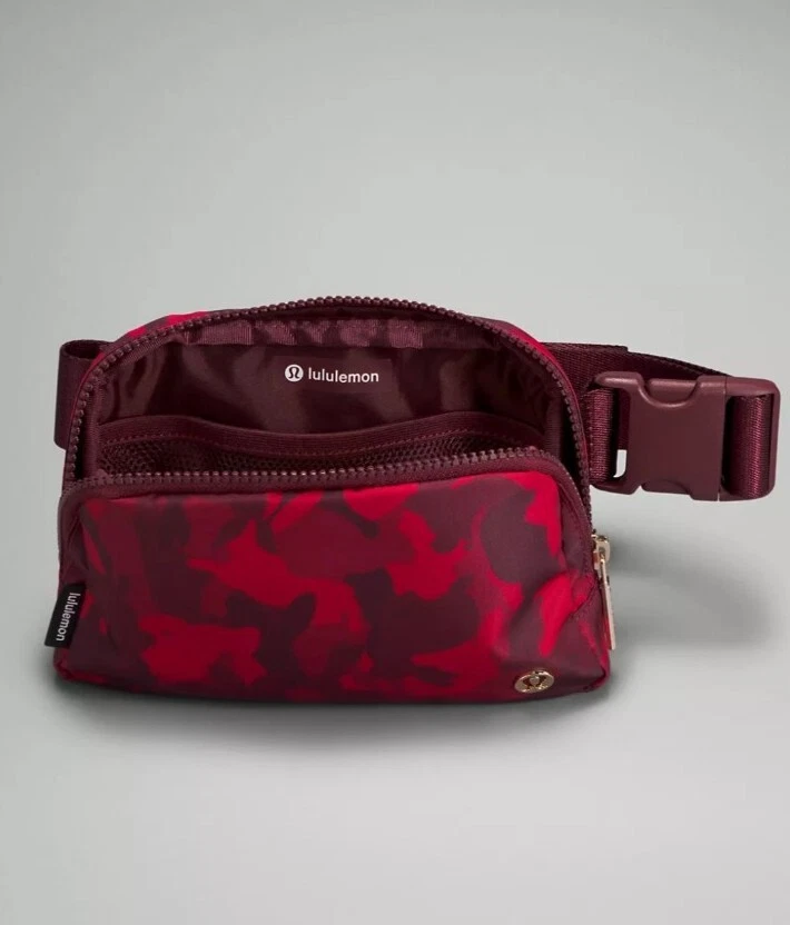 Lululemon Everywhere Belt Bag lunar new year 1L NWT operone.de