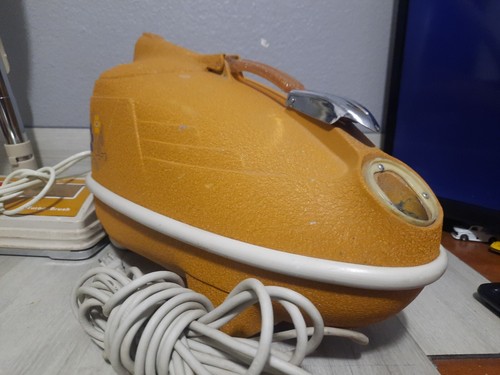 Vintage Compact Electra C-9 Vacuum With Accessories And Carpet Cleaner  - Picture 9 of 15