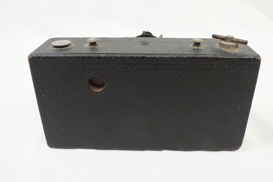 Vtg Eastman Kodak IBT Brownie Automatic Box Camera Red Bellows Honest