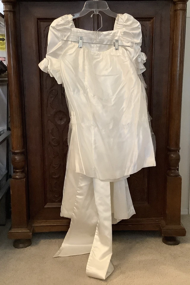 1990s Girl Off White Satin Puffy Sleeve Long Special Occasion Dress Size S ** - Image 2 of 4