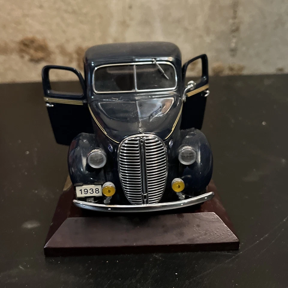 1/24 丹伯里完好 1938 年福特皮卡车深蓝色完好 — 第 4/4 张图片