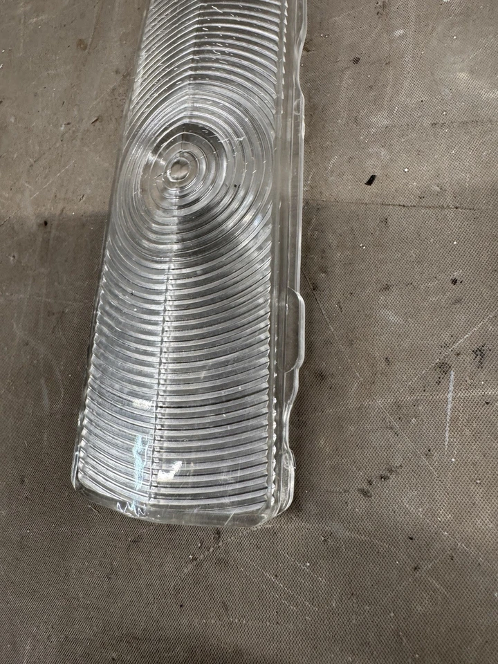 NOS 1952 Chevy BelAir Fleetline Park Lamp Light Turn Signal Lens Parking Deluxe - Imagem 2 de 4