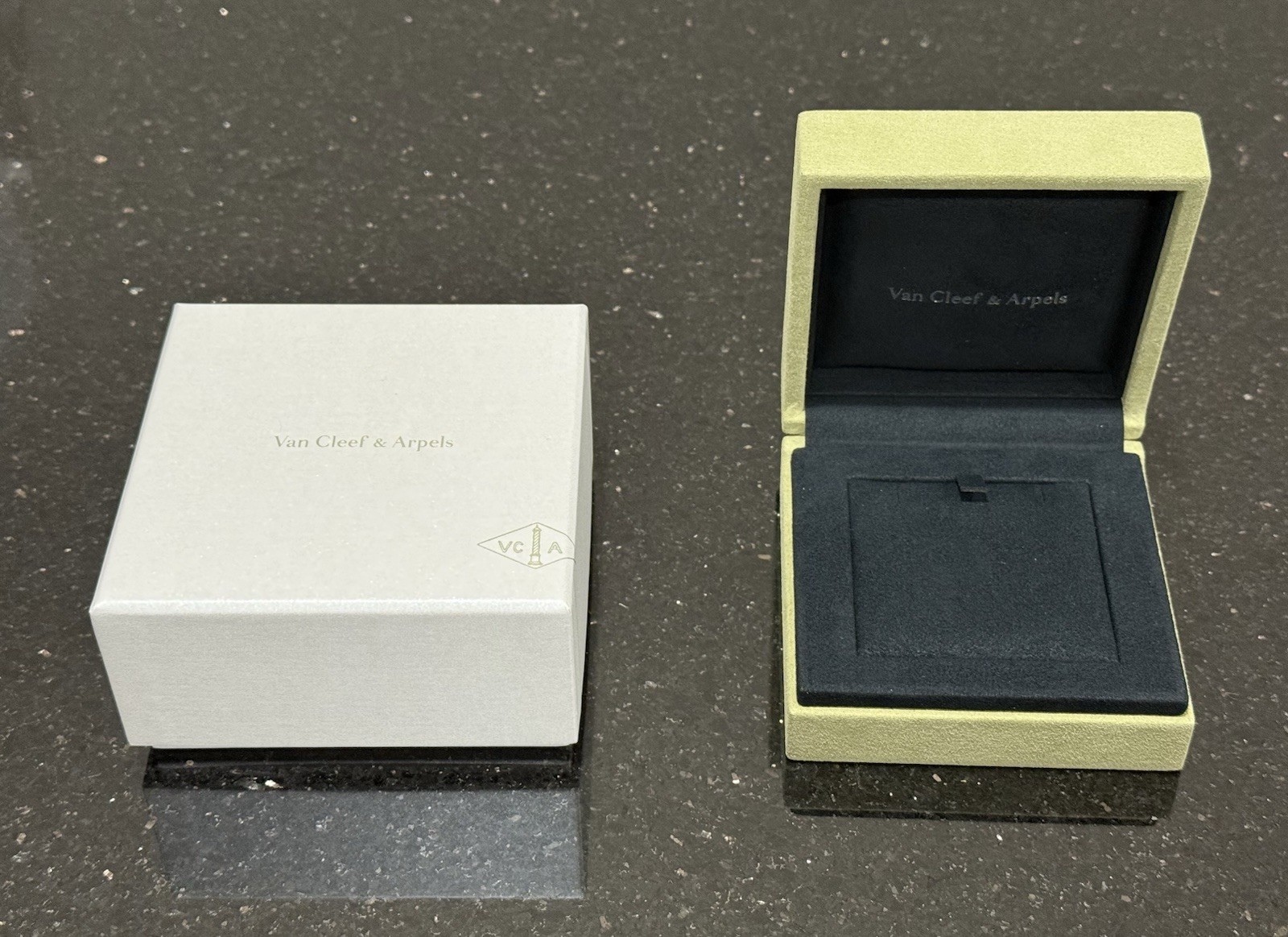 VAN CLEEF & ARPELS MAGIC PENDANT/ MEDIUM SIZED NECKLACE GIFT BOX SET (EMPTY)