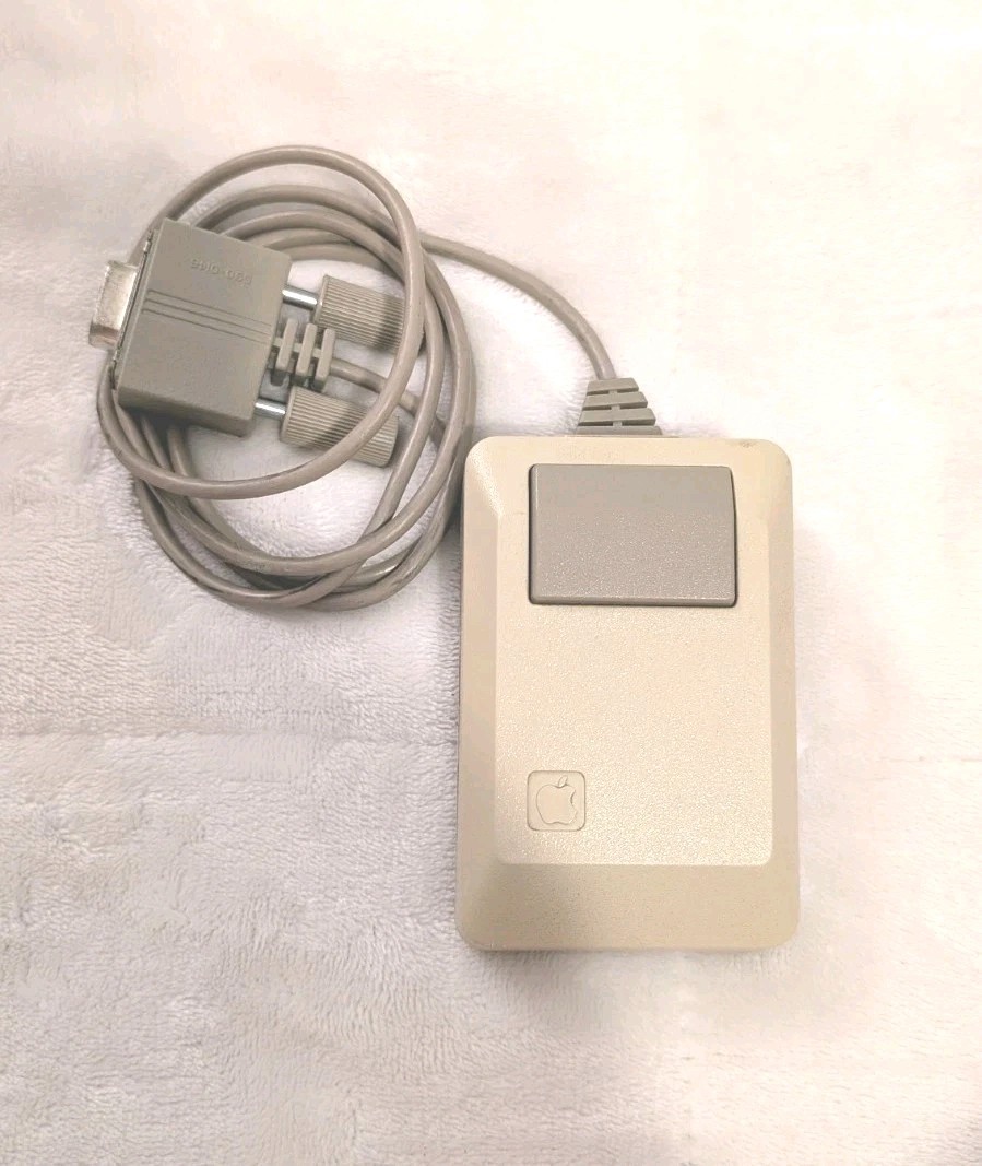 1984 APPLE MACINTOSH 128K Original Model M0001 With Keyboard and