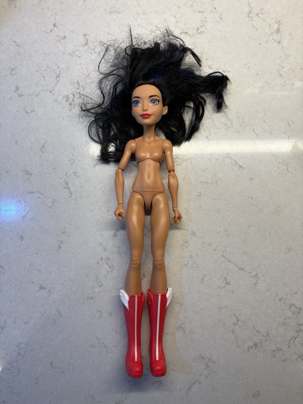 DC SUPER HERO GIRLS WONDER WOMAN DOLL 2016 Mattel DLT62 With Boots 12”