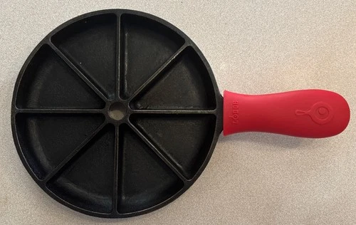 Vintage Lodge 9" Cast Iron Cornbread Skillet Scone Pan 8 Wedge D1 8CB Seasoned