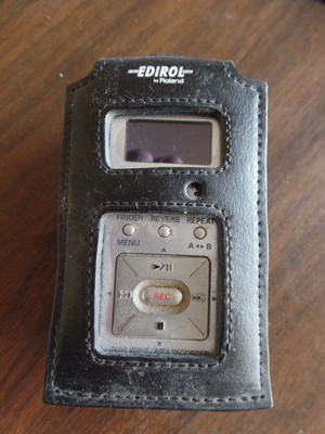 Roland R-09 EDIROL 24 BIT Digital WAVE MP3 Recorder w softcase & 1GB Card TESTED