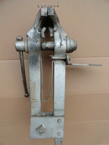 COLUMBIAN Blacksmith Post Vise No. 50 w/ Removable Jaws for Circular Stock WOW!! - Picture 9 of 12