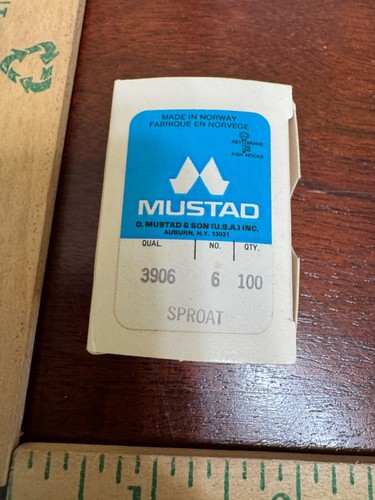 SPROAT #6 SCATOLA DI AMI DA PESCA MARCA MUSTAD NUOVO VECCHIO STOCK (*33)