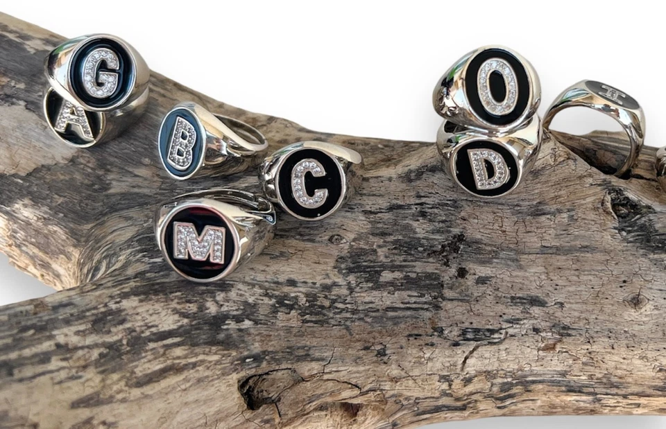 Anello DONNA Lettera Iniziale Nome TUTTO L'ALFABETO Nomi con Strass Regolabile  - Immagine 3 di 4