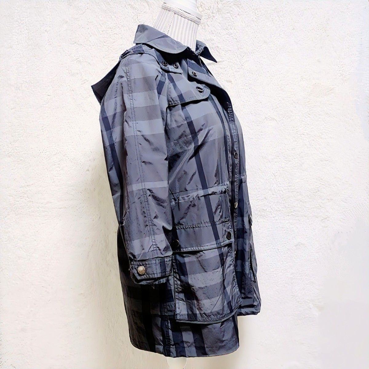 Excellent Condition  Raincoat Light Outer Nova Ch… - image 8