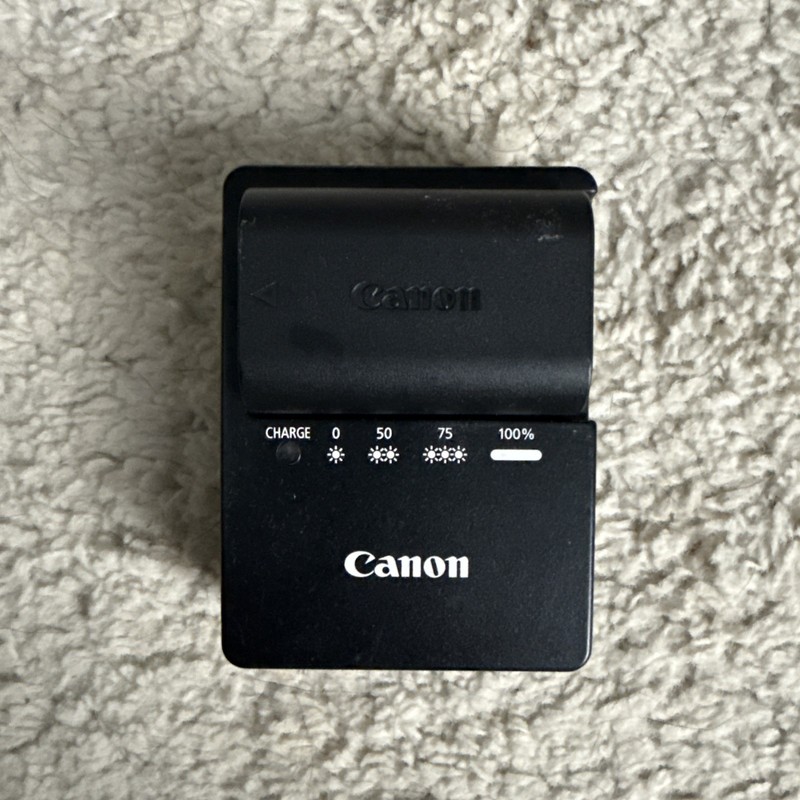 Canon LC-E6 Charger WITH LP-E6 Battery Pack