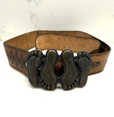 Leder geprägter Gürtel Neuheit nackte Füße Messingschnalle Western Style Unisex