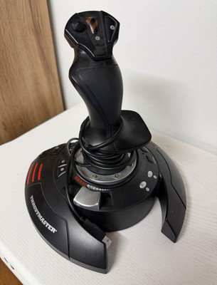 Thrustmaster Joystick für PC, verkabelt, Schwarz/Rot, Kunststoff