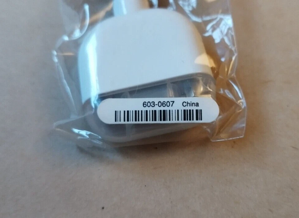 Apple Mini DVI to VGA Adapter UK - Image 4 of 4