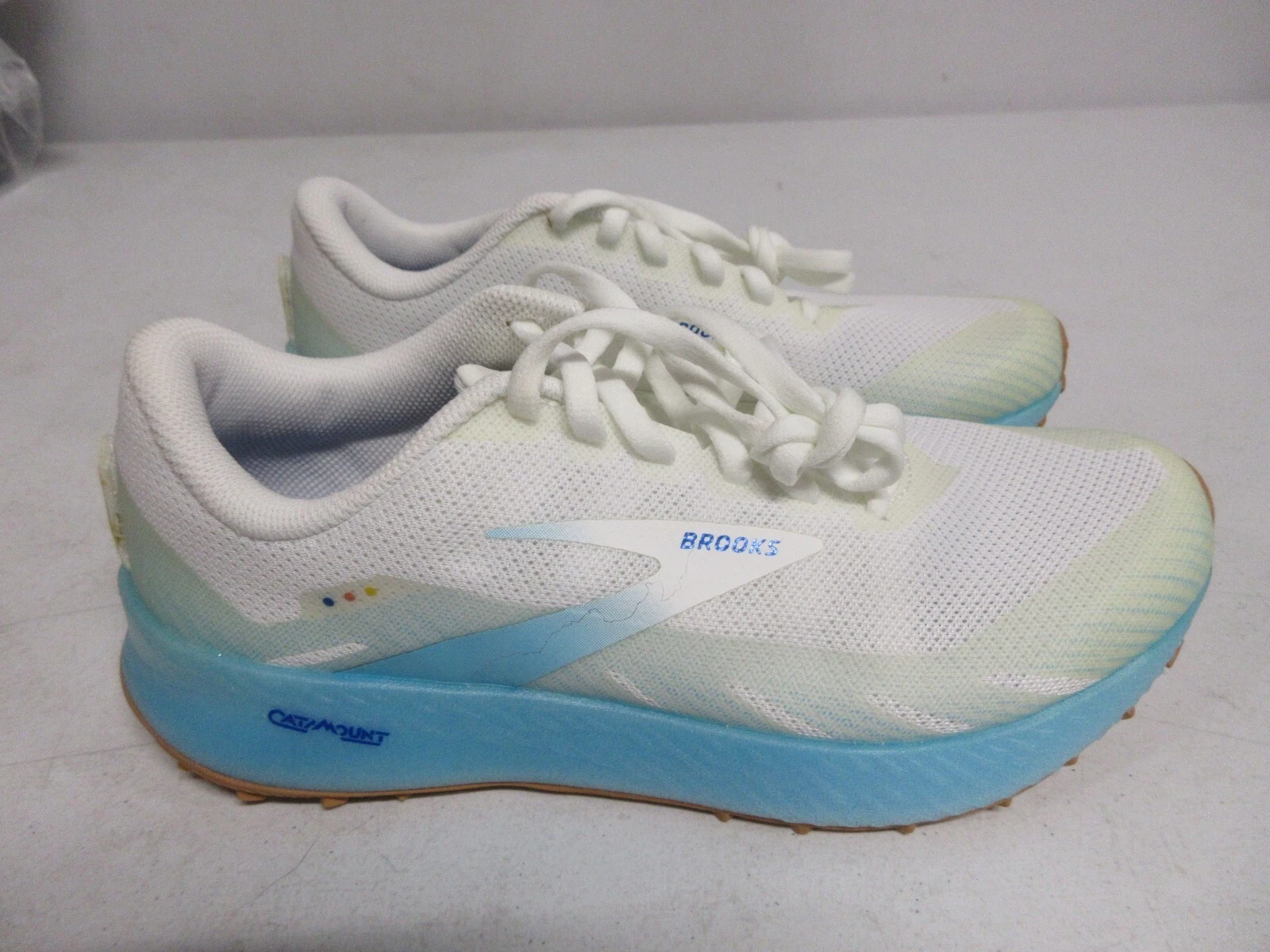 Brooks Catamount Trail Running Shoes White/ Icy Blue Size 7.5 US Men's