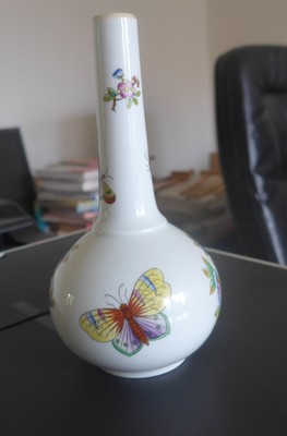 Sammlerstück Vase Herend mit Schmetterlingen und Blumen