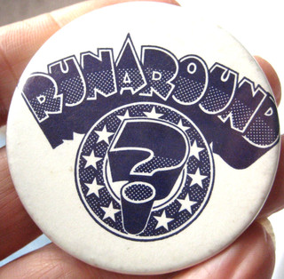 RUNAROUND vintage 1970s STV ITN Southern childrens game show BLUE PIN BADGE