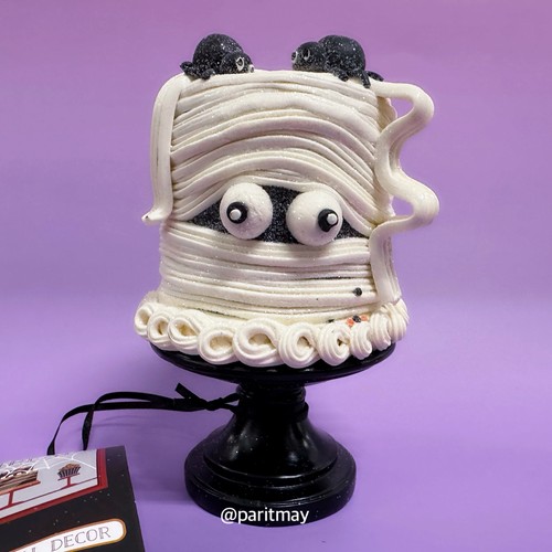 CANDY CORN LANE Mummy Cake On Stand Halloween Table Decor 6.5"H (NEW)