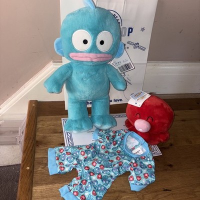 Brandneu mit Etikett Build A Bear Sanrio Sanrio  Hangyodon  Plüsch Sayuri Geschenkset.