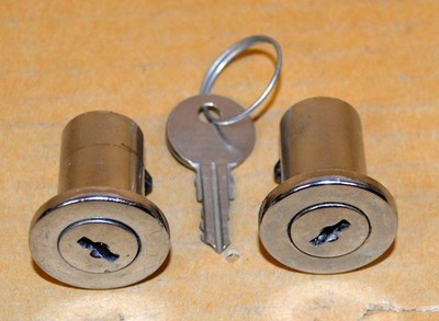 Front Glass Access Plug Lock for ICE Snack Attack Candy Claw Machine.