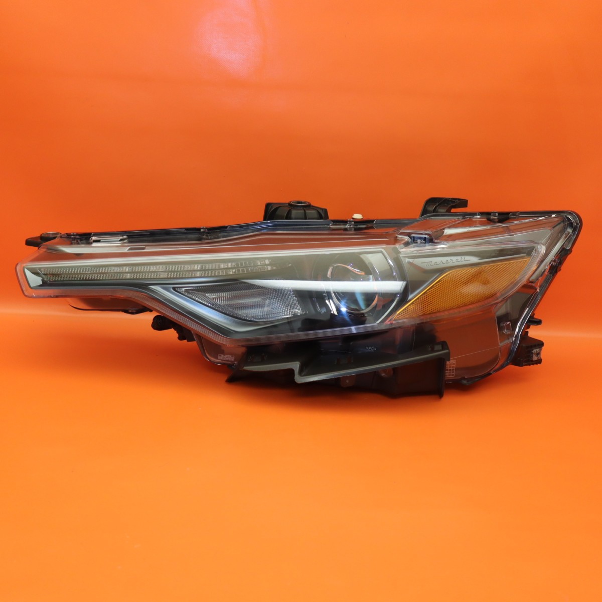 MASERATI LEVANTE HEADLIGHT LEFT DRIVER 2017 2018 2019 2020 XENON 670034642 OEM