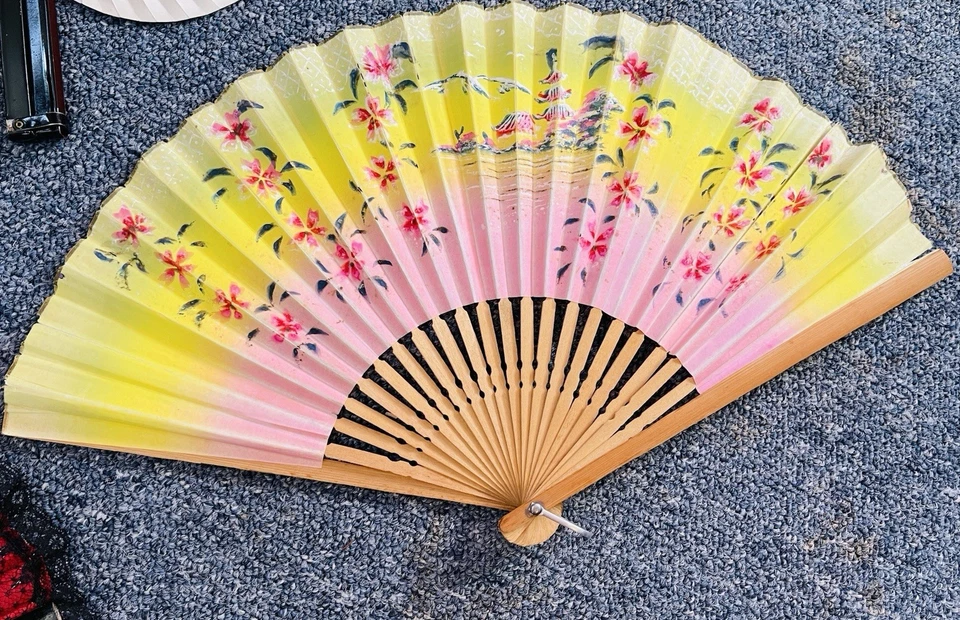 Lote de 5 ventiladores de mano de colección - 2 tamaños de cartera en el centro de la foto principal + 3 más Foto 3 de 4