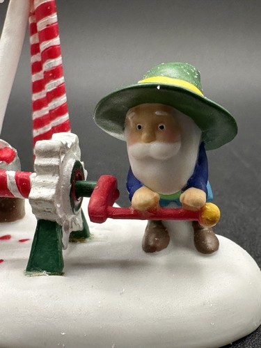 Dept 56 Earning Their Stripes North Pole Series 2006 ELFS - Picture 6 of 16