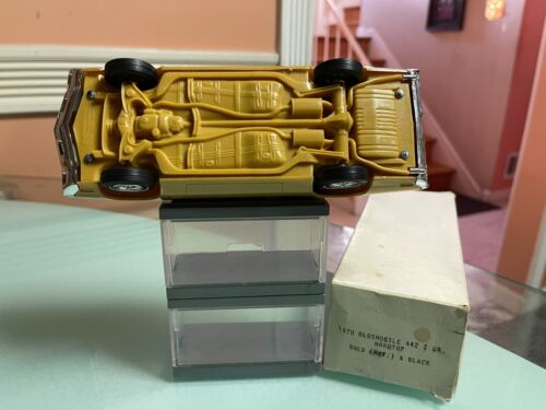 WALKING ON-BROADWAY! (RARE) AMT PROMO '70 GLD OLD 442 W/BOX & BONUS DISPLAY CASE - Picture 17 of 23