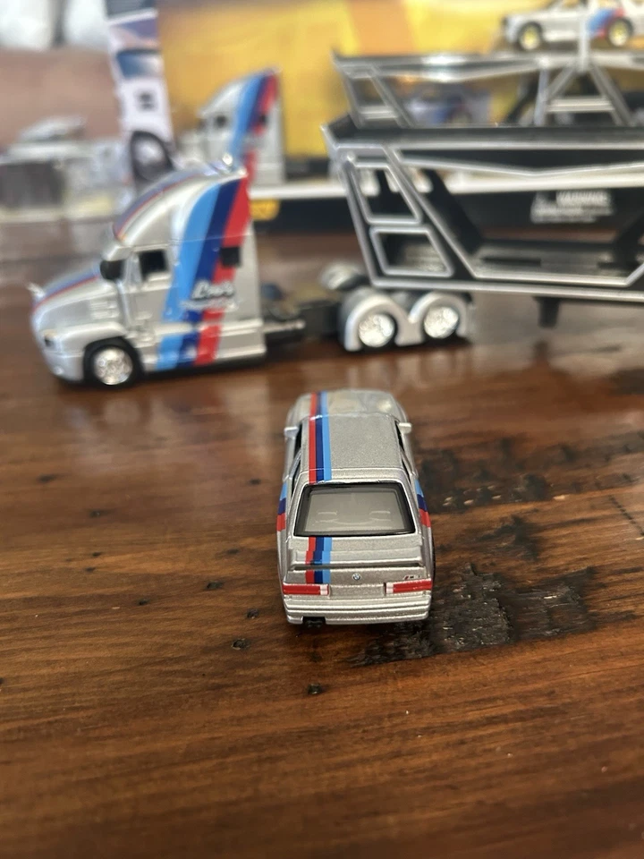 Transporter Suelto Mack Anthem y BMW M3 1988 Escala 1:64 Diecast Modelo Maisto Foto 4 de 4