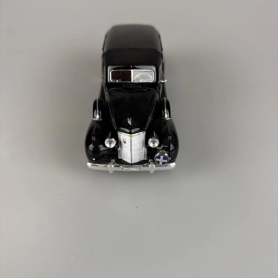 Signature Cadillac Classics 1938 Cadillac Panel Car Black 1:32 #32811 - Image 2 of 4