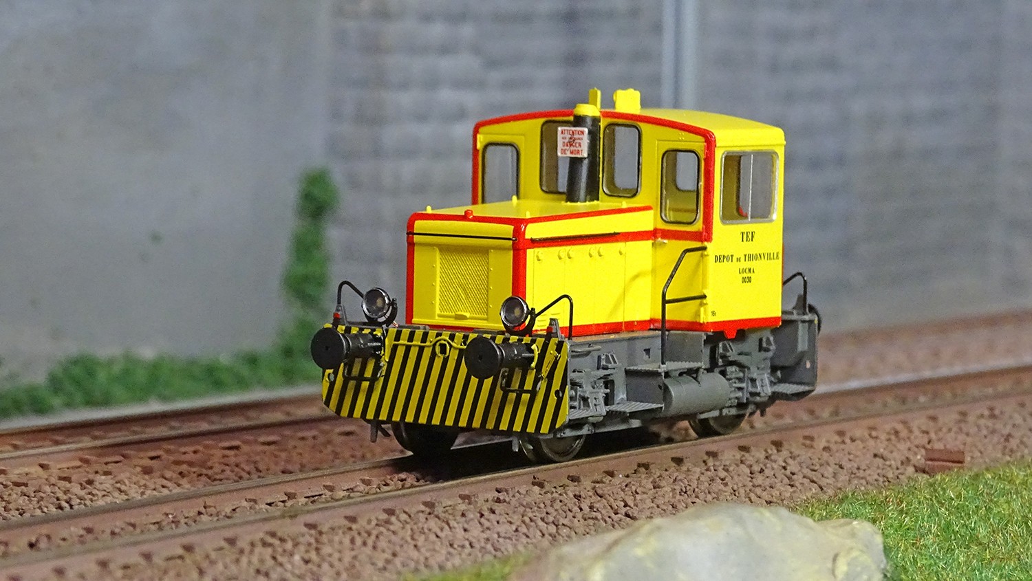 Locotracteur Y2200 jaune Ree Modeles MB226S pour maquette