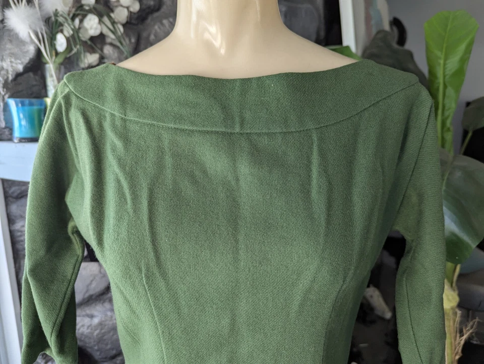 Vtg 1940s Wool Pencil Dress Green Portrait Neckline Back Detail Sz M Unlined - Image 3 of 4