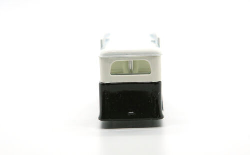 Lledo Diecast Model - LP17130B - 1932 AEC Regal Bus - St. John Ambulance - Picture 17 of 19