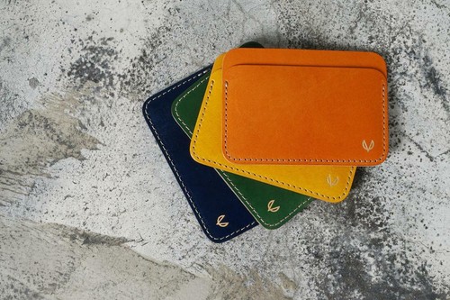 Minimaler Kartenhalter/Geldbörse aus Leder. Moderner Klassiker in mehreren Farben erhältlich - Bild 11 von 15