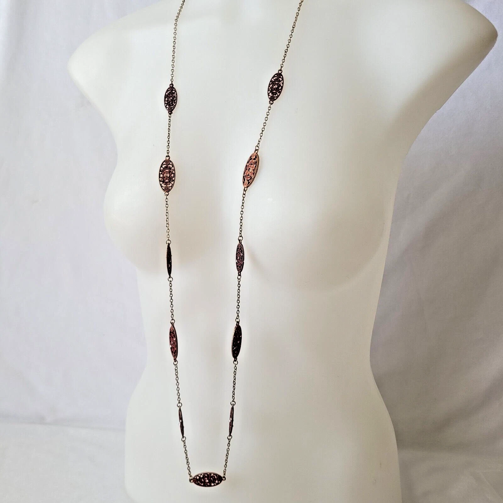 VETEMENTS Collana Ovale Filagrea Stazione Gioielli Moda Tono Oro Strass Rosso Opera