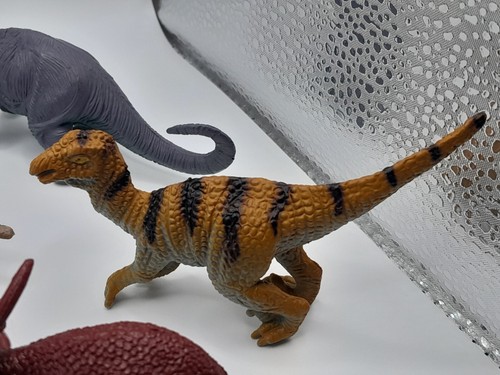 Lot of (8) Plastic Dinosaur Toys - various types and colors - Picture 7 of 9