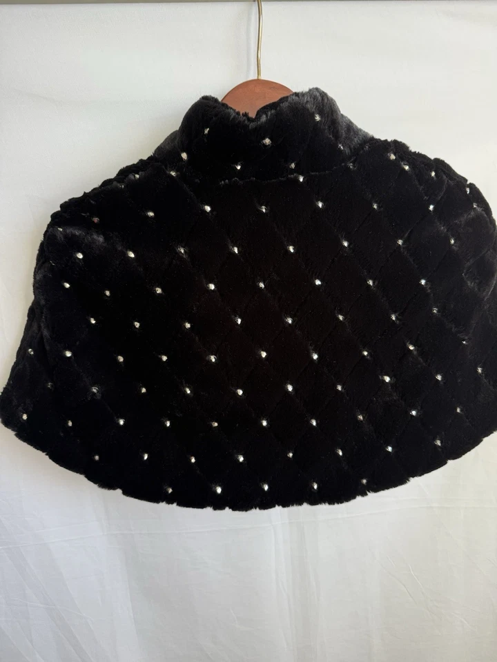 Bebe Quilted Faux Fur Cape – One Size – New with Tags - Image 3 of 4