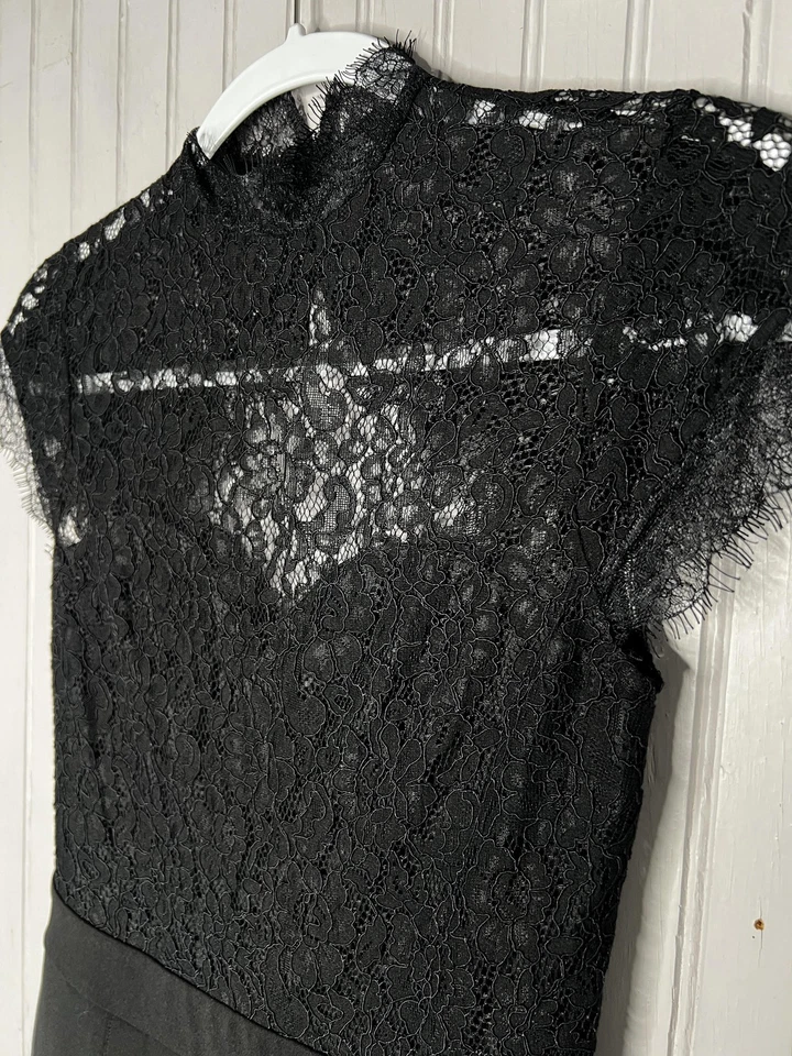 Macacão Express Feminino 2 Preto Renda Mock Neck Cap Manga Corpete Transparente NOVO - Imagem 3 de 4