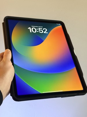 Apple iPad Pro 6th Generation M2 Wi-Fi 12.9-inch 128GB - BARELY USED!