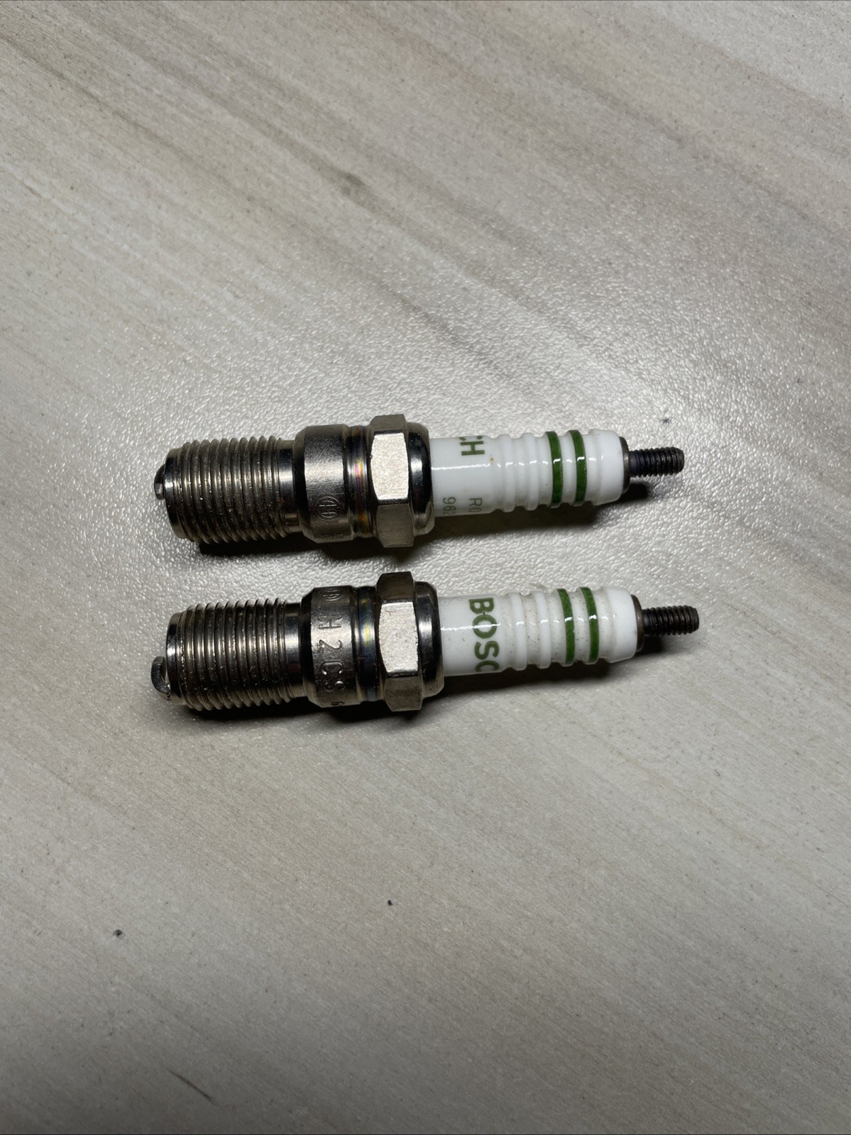 Bosch Spark Plugs H2CS , LOT OF 2