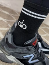 Alo Yoga Crew Socks 4 Pack Unisex White Black Activewear New Authentic NWT