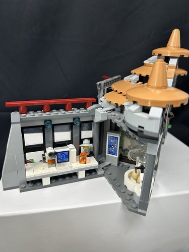 LEGO JURASSIC PARK VISITORS CENTER T.REX AND RAPTOR ATTACK - 100% COMPLETE - Picture 8 of 13